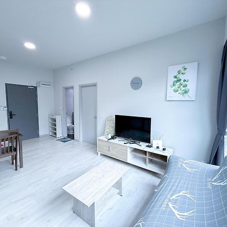 Vv Homestay Jesselton Quay Surla Sabah Mall Kk 亚庇贵赴行馆 Кота-Кинабалу Экстерьер фото